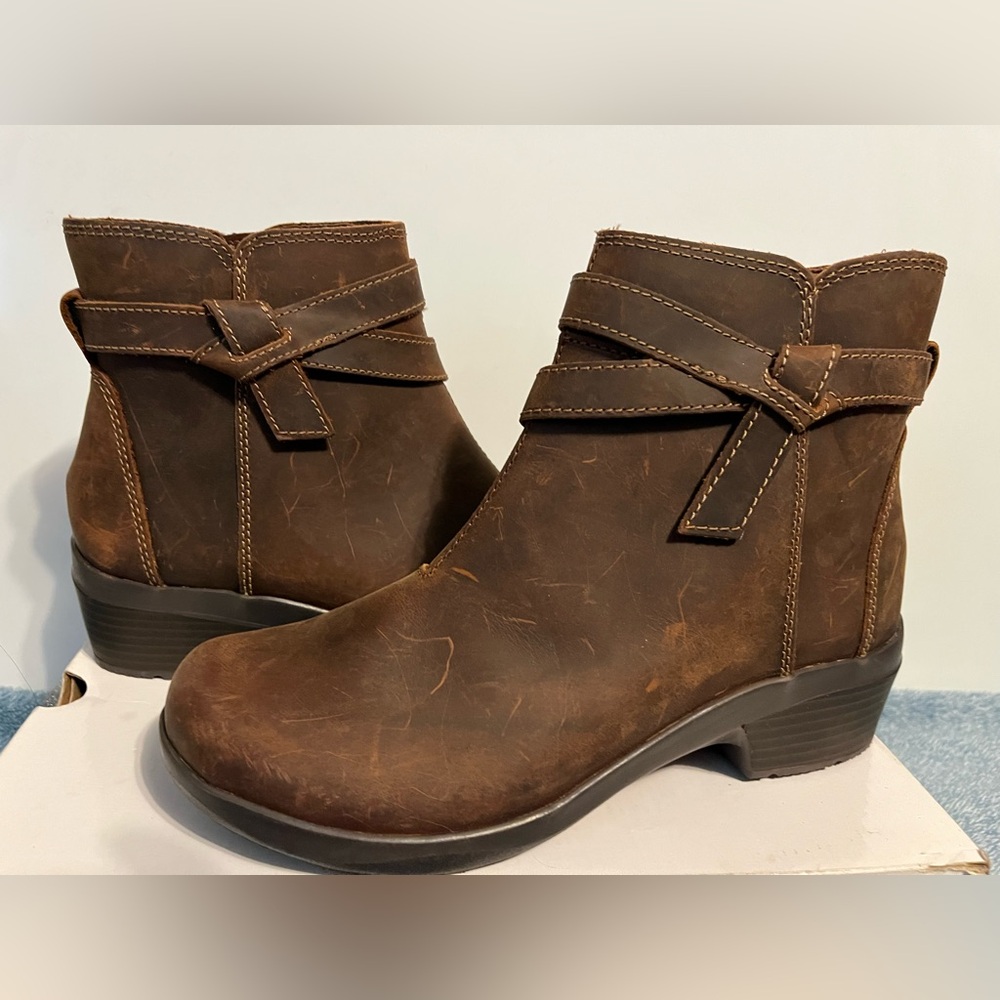 Clarks Brown Leather-Look Ankle Booties with Knot Strap